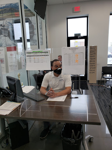 Car Dealer «Summit Place Kia», reviews and photos, 2200 Elizabeth Lake Rd, Waterford Twp, MI 48328, USA