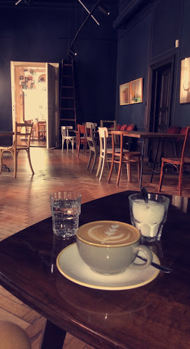 Opinii despre Főfotó în Budapest - Kávézó