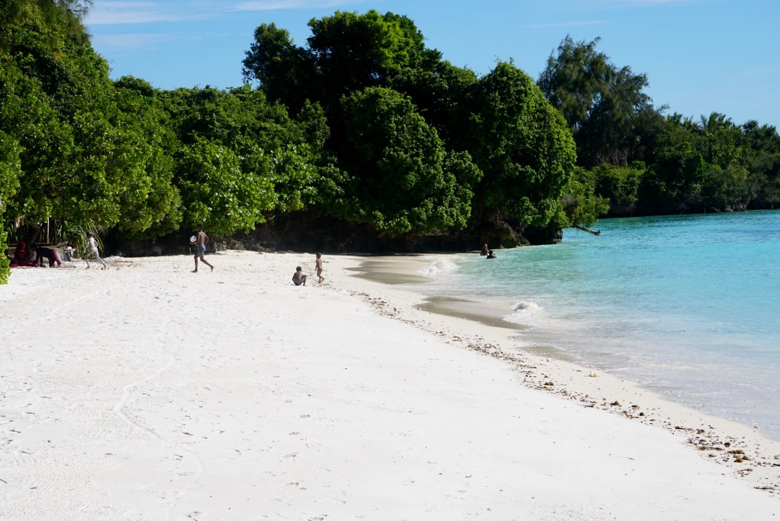 Fotografija Pemba Island Beach z beli fini pesek površino