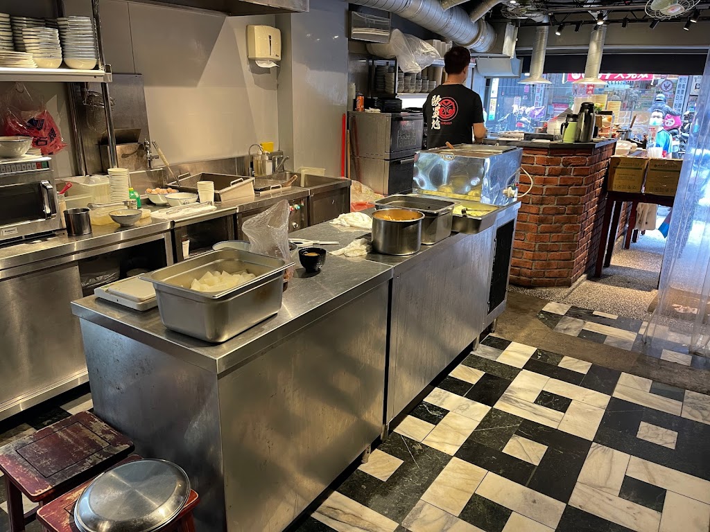 歐買尬豬霸王豬腳飯專賣店 錦州店 的照片