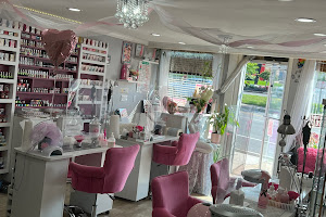 Crazy Nails Luxurious Lounge