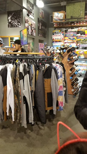 Clothing Store «Zumiez», reviews and photos, 200 Baychester Ave #204C, Bronx, NY 10475, USA