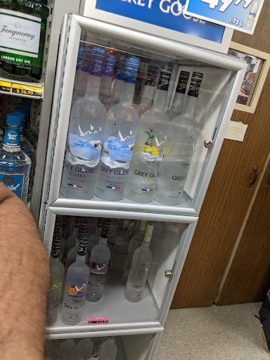 Liquor Store «Tiverton Liquor Store», reviews and photos, 65 Main Rd, Tiverton, RI 02878, USA