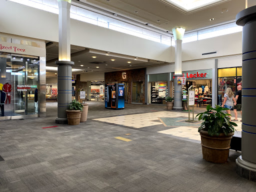 Nordstrom Rack Pembroke Mall, 4588 Virginia Beach Blvd #100, Virginia Beach, VA 23462, USA, 