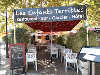 Atmosphère du Restaurant Les Enfants Terribles à Villeneuve-lès-Béziers - n°17