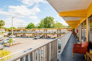 Lakeview motel image