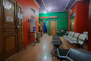 Klinik Pengobatan Dr Dadang image