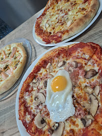 Plats et boissons du Pizzeria Veenstra Pizza Snack à Courcelles-Chaussy - n°4