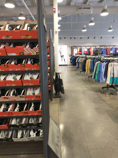 Clothing Store «Nike Factory Store», reviews and photos, 243 Tanger Dr Suite 243, Williamsburg, IA 52361, USA