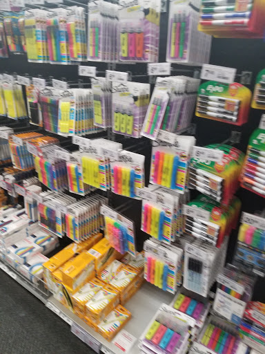 Office Supply Store «Staples», reviews and photos, 90-30 Metropolitan Ave, Rego Park, NY 11374, USA