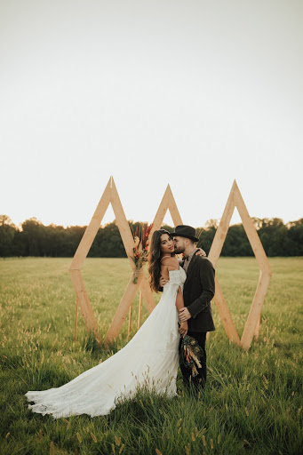 Bridal Shop «The Barefoot Bride», reviews and photos, 4726 Poplar Ave #4, Memphis, TN 38117, USA