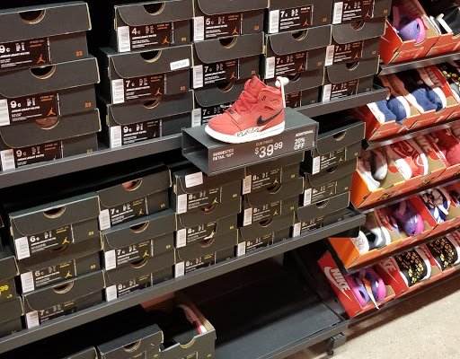 Clothing Store «Nike Factory Store», reviews and photos, 4401 N Interstate Hwy 35 #399, Round Rock, TX 78664, USA