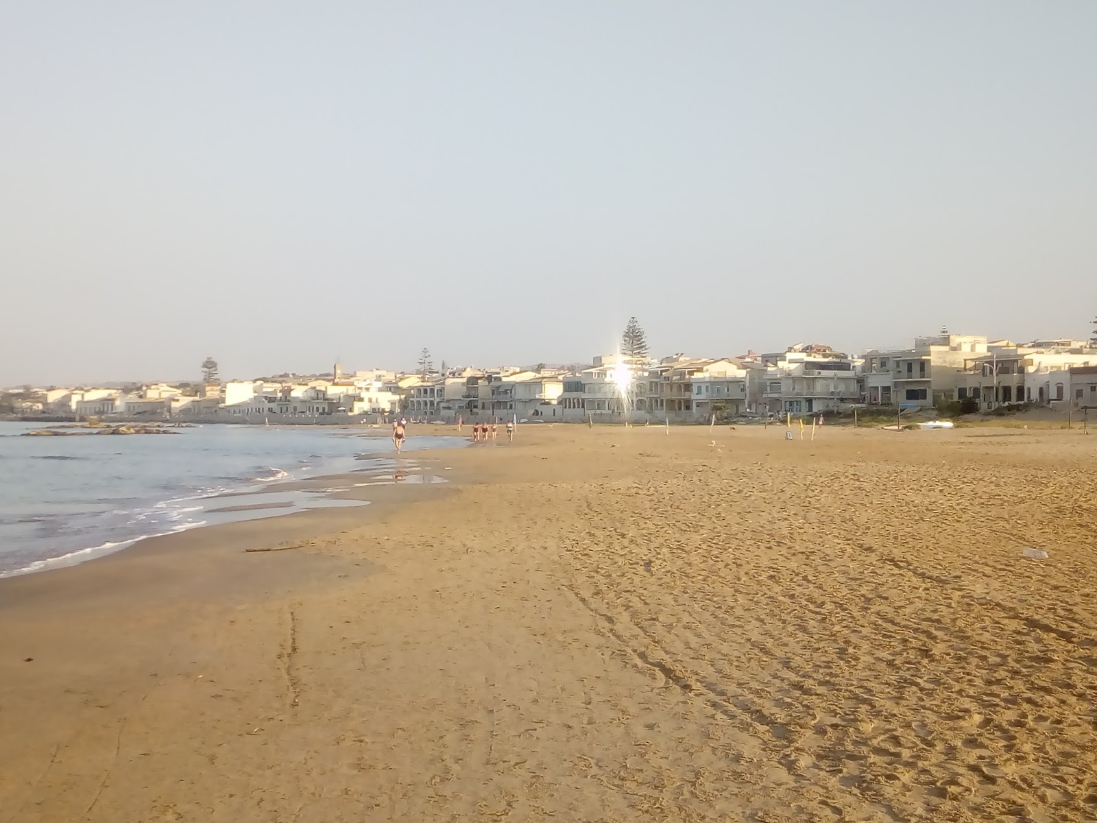 Foto von Donnalucata beach - beliebter Ort unter Entspannungskennern