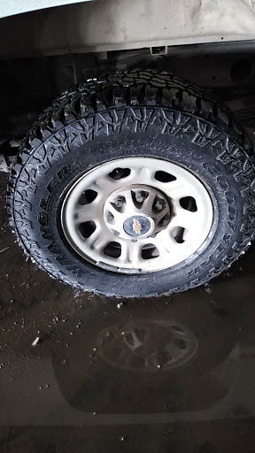 Tire Shop «Discount Tire Store - Irving, TX», reviews and photos, 3516 W Airport Fwy, Irving, TX 75062, USA