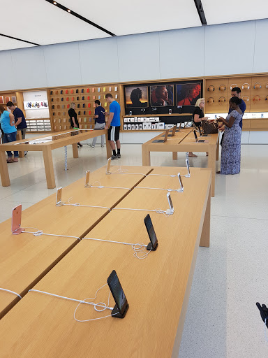 Computer Store «Apple Country Club Plaza», reviews and photos, 227 Nichols Rd, Kansas City, MO 64112, USA