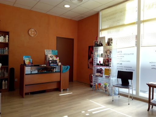 Centre Anubis: Perruqueria, estètica i massatges en La Pobla de Mafumet, Tarragona