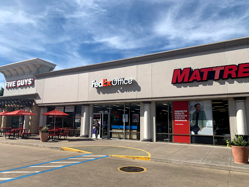 FedEx Office Ship Center, 800 Gessner Rd #130, Houston, TX 77024, USA, 