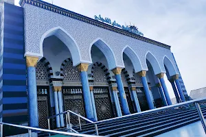 masjid jami' al muttaqien desa wadak lor image
