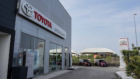 Toyota Uniqa Bonera