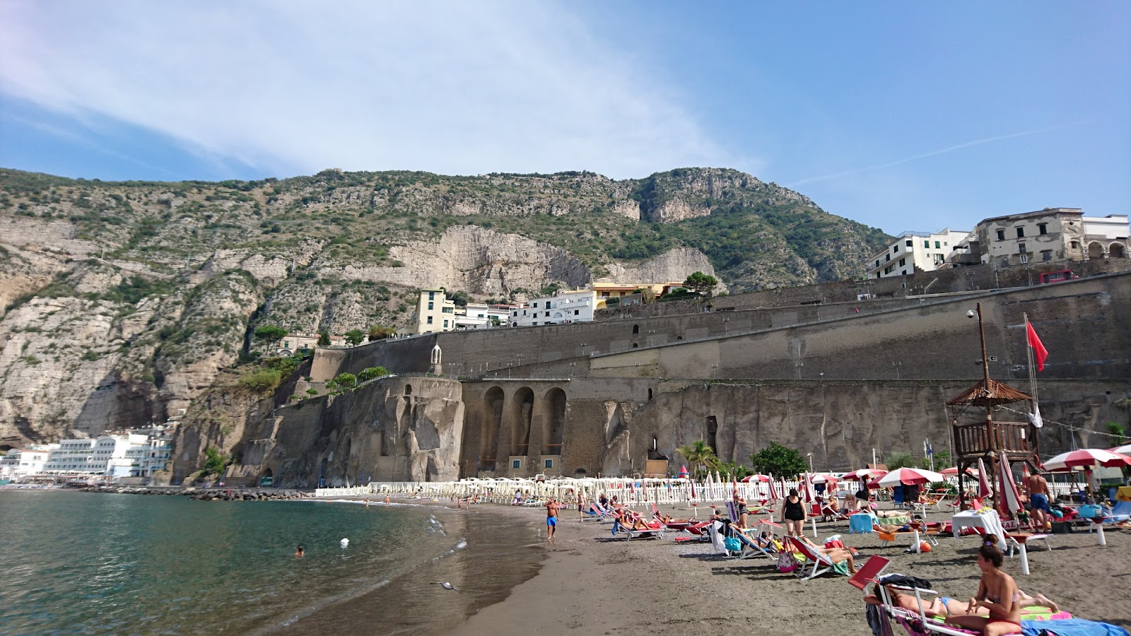 Valokuva Meta di Sorrento Beachista. ja asutus