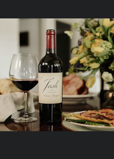 Liquor Store «Village Wine & Liquor Inc», reviews and photos, 161 N Wellwood Ave, Lindenhurst, NY 11757, USA