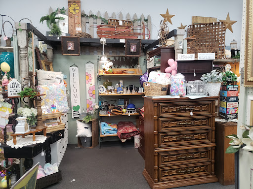 Antique Store «Alton Exchange Mall», reviews and photos, 2990 Homer M Adams Pkwy, Alton, IL 62002, USA