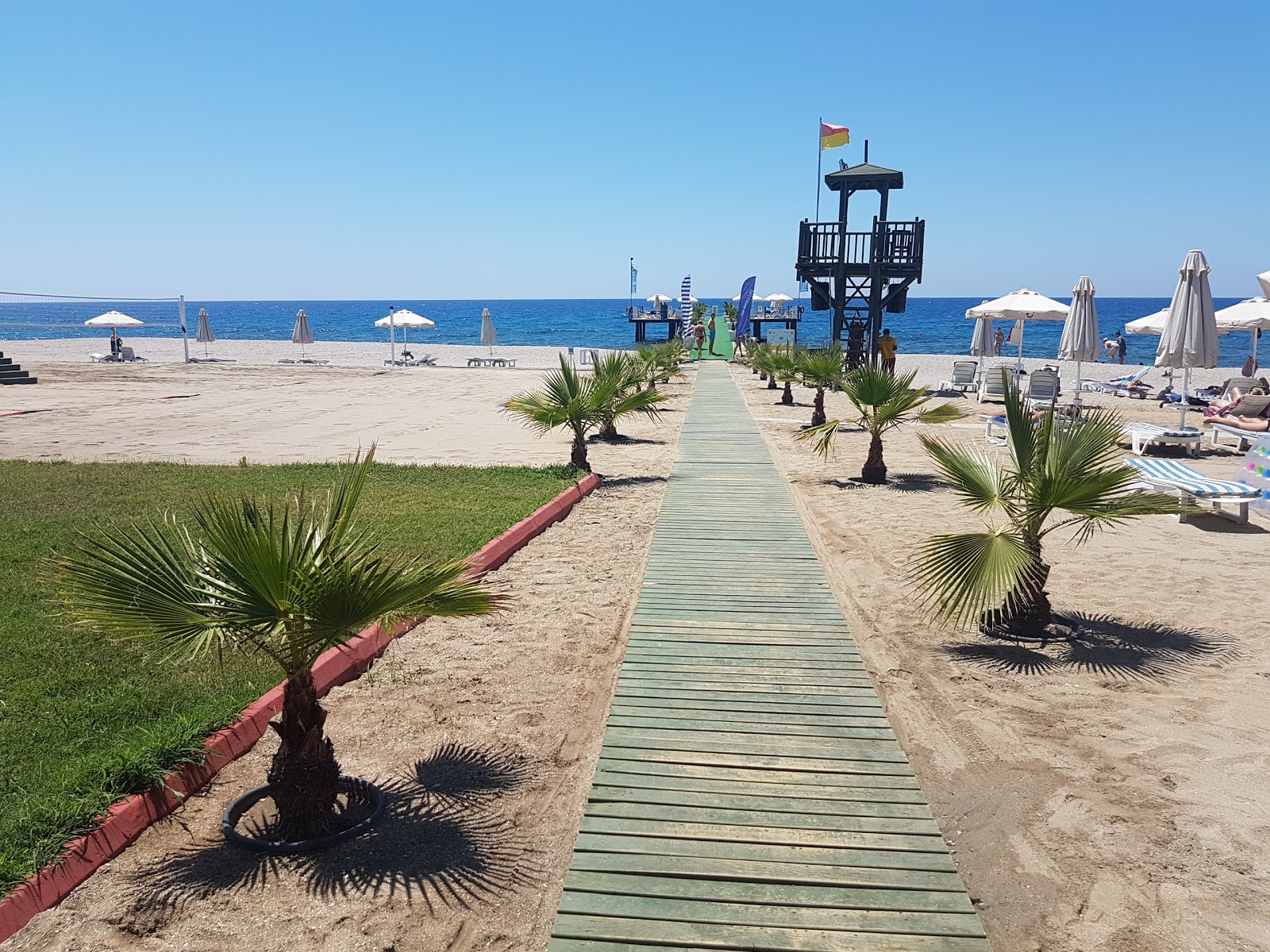 Fotografie cu Elikesik beach - locul popular printre cunoscătorii de relaxare