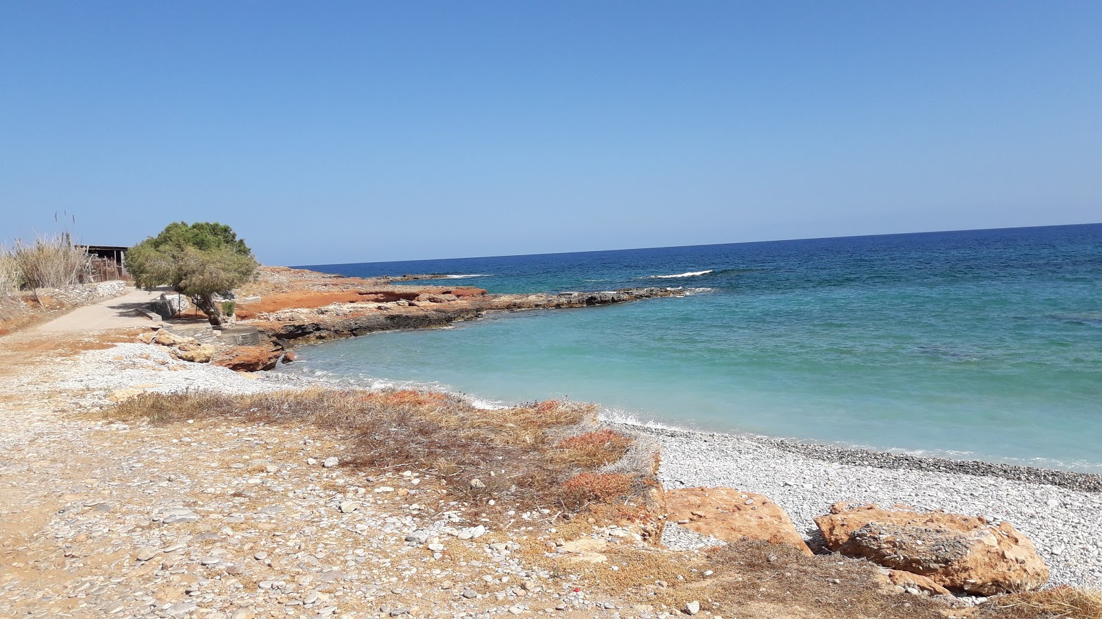 Φωτογραφία του Agios Antonios με επίπεδο καθαριότητας πολύ καθαρό