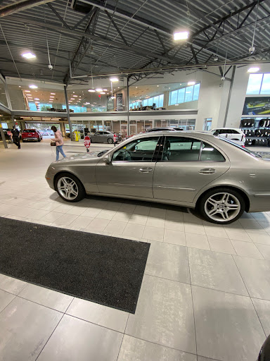 Mercedes Benz Dealer «Mercedes-Benz of Bellevue», reviews and photos, 11850 Bel-Red Rd, Bellevue, WA 98005, USA