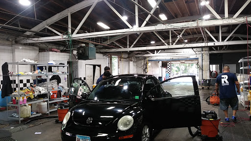 Car Wash «Rogers Park Hand Car Wash», reviews and photos, 6830 N Clark St, Chicago, IL 60626, USA