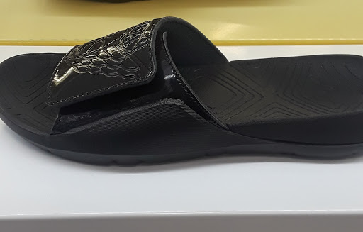 Shoe Store «Shoe Palace», reviews and photos, 8155 Camino Arroyo #13, Gilroy, CA 95020, USA