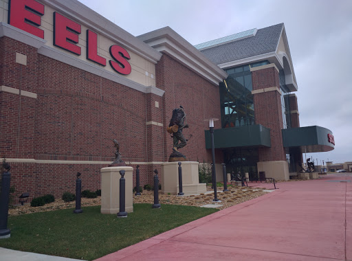 Sporting Goods Store «SCHEELS», reviews and photos, 6503 W 135th St, Overland Park, KS 66223, USA