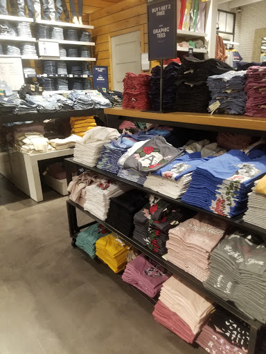 Clothing Store «Aéropostale», reviews and photos, 200 Baychester Ave, Bronx, NY 10475, USA