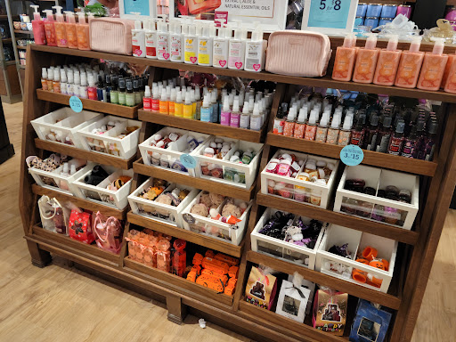 Beauty Supply Store «Bath & Body Works», reviews and photos, 111 Nut Tree Rd, Vacaville, CA 95687, USA