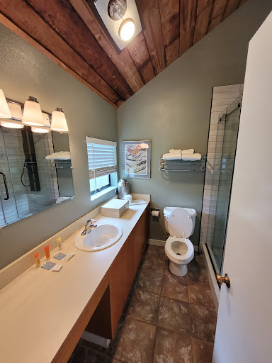 Resort «Embarcadero Resort Hotel & Marina», reviews and photos, 1000 SE Bay Blvd, Newport, OR 97365, USA