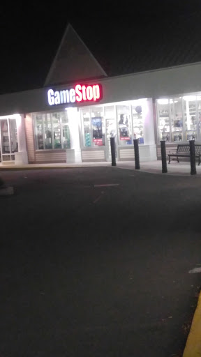 GameStop, 114 March Ave, Manchester, NH 03103, USA, 
