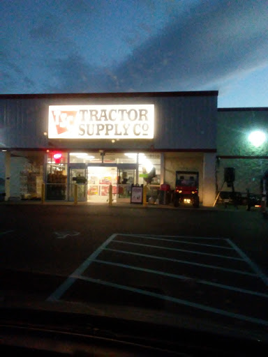 Tractor Supply Co., 8110 Gander Way, Roanoke, VA 24019, USA, 