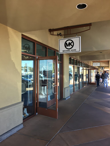 Shopping Mall «Woodburn Premium Outlets», reviews and photos, 1001 N Arney Rd, Woodburn, OR 97071, USA