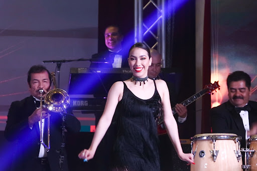 Grupo Versatil Divine Grupo Musical Latin Band Los Angeles image