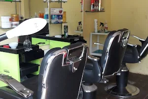 New Style Hair Cutting Salon image