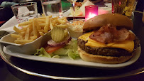 Hamburger du Restaurant américain Indiana Café - République à Paris - n°14