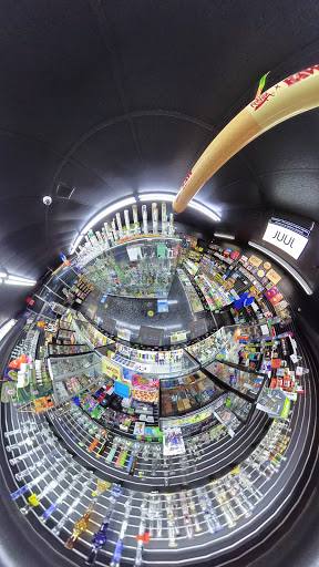Tobacco Shop «The Hub Smoke Shop 2», reviews and photos, 4027 N Oak Trafficway, Kansas City, MO 64116, USA