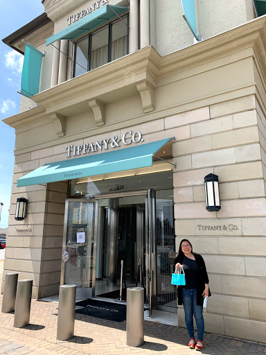 Jewelry Store «Tiffany & Co.», reviews and photos, 28699 Chagrin Blvd, Woodmere, OH 44122, USA