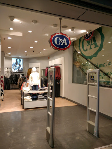 Stores to buy maternity clothes Granada