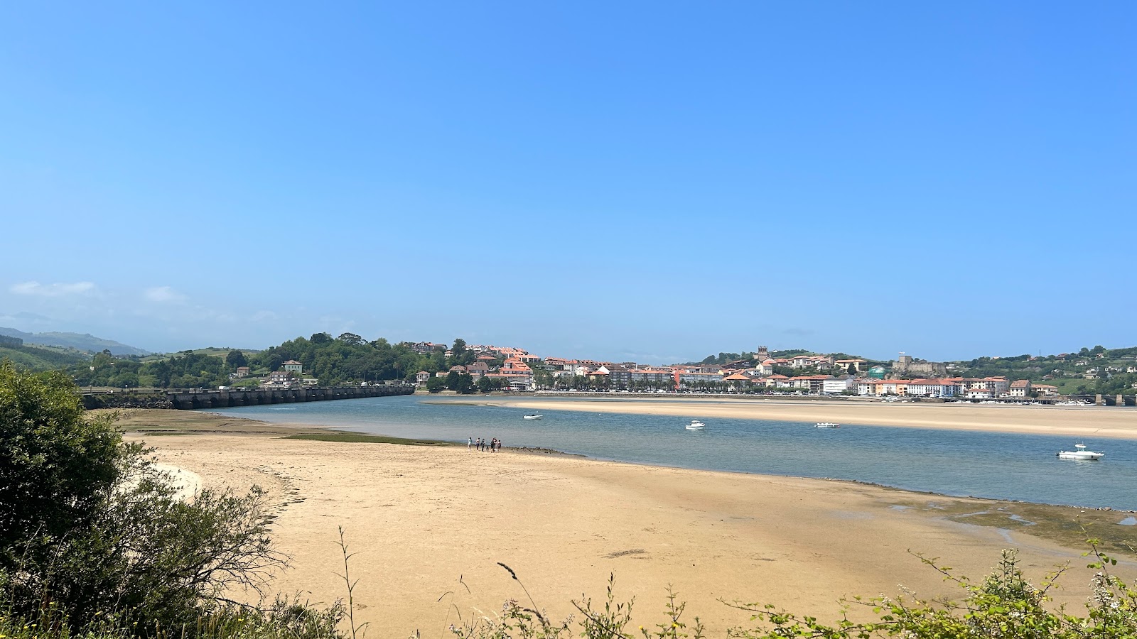 Foto von Playa del Tostadero und die siedlung