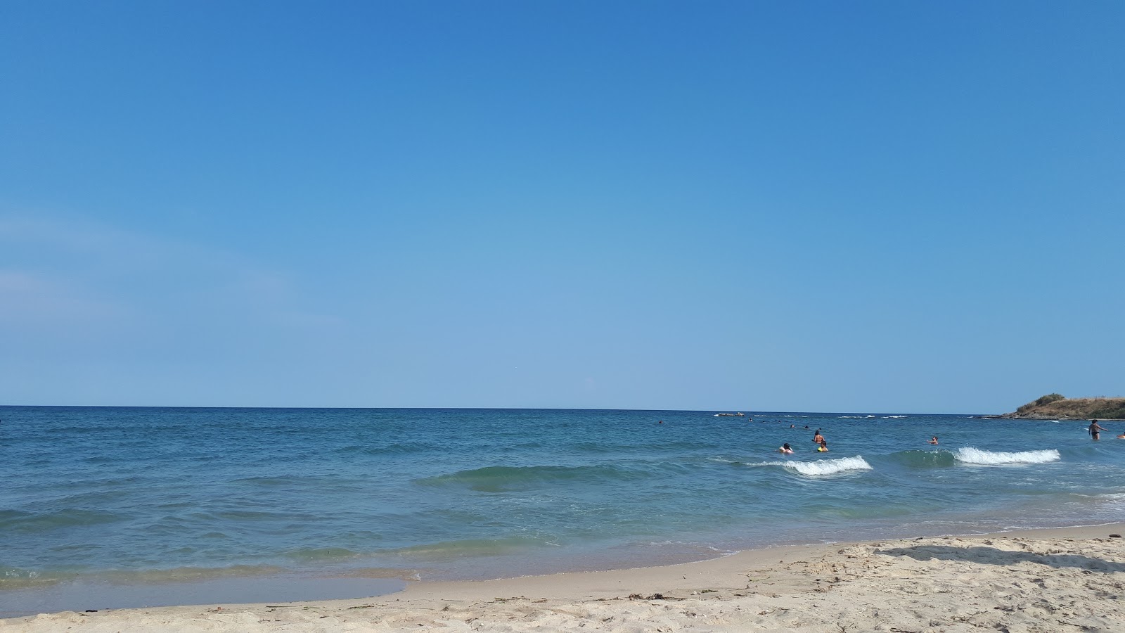 Avdira beach'in fotoğrafı - rahatlamayı sevenler arasında popüler bir yer
