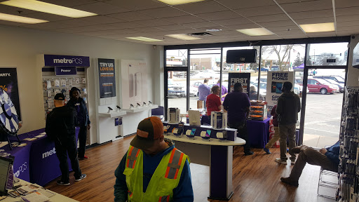 Cell Phone Store «MetroPCS Authorized Dealer», reviews and photos, 1516 Woodlane Dr, Woodbury, MN 55125, USA