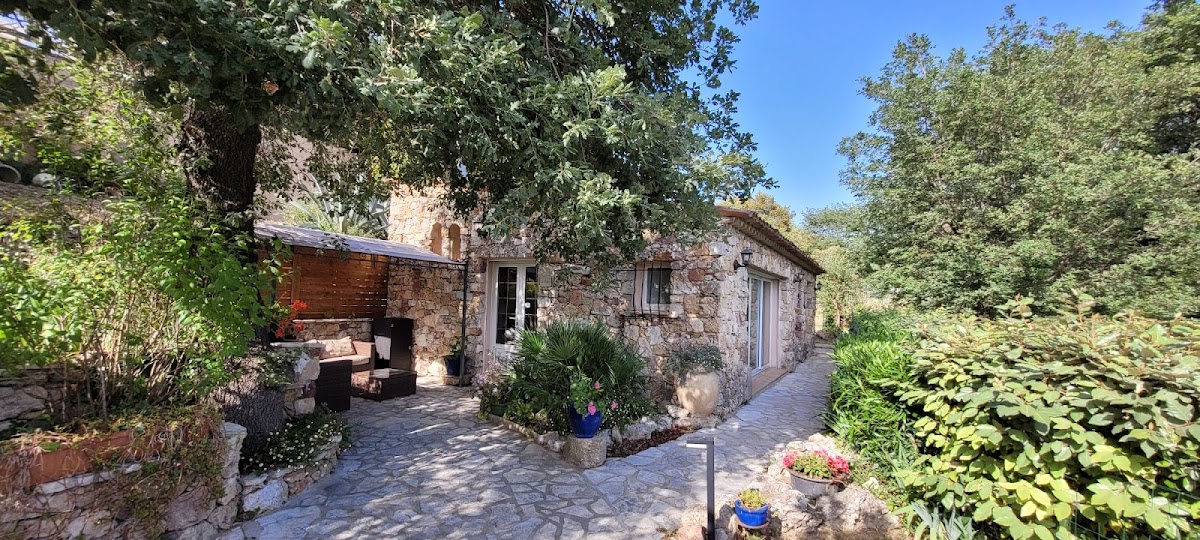 Le Jardin Du Cannet: Maison de vacances, gîte avec piscine, au cœur de l'Esterel, au calme, proche des plages de Fréjus Var. à Bagnols-en-Forêt (Var 83)