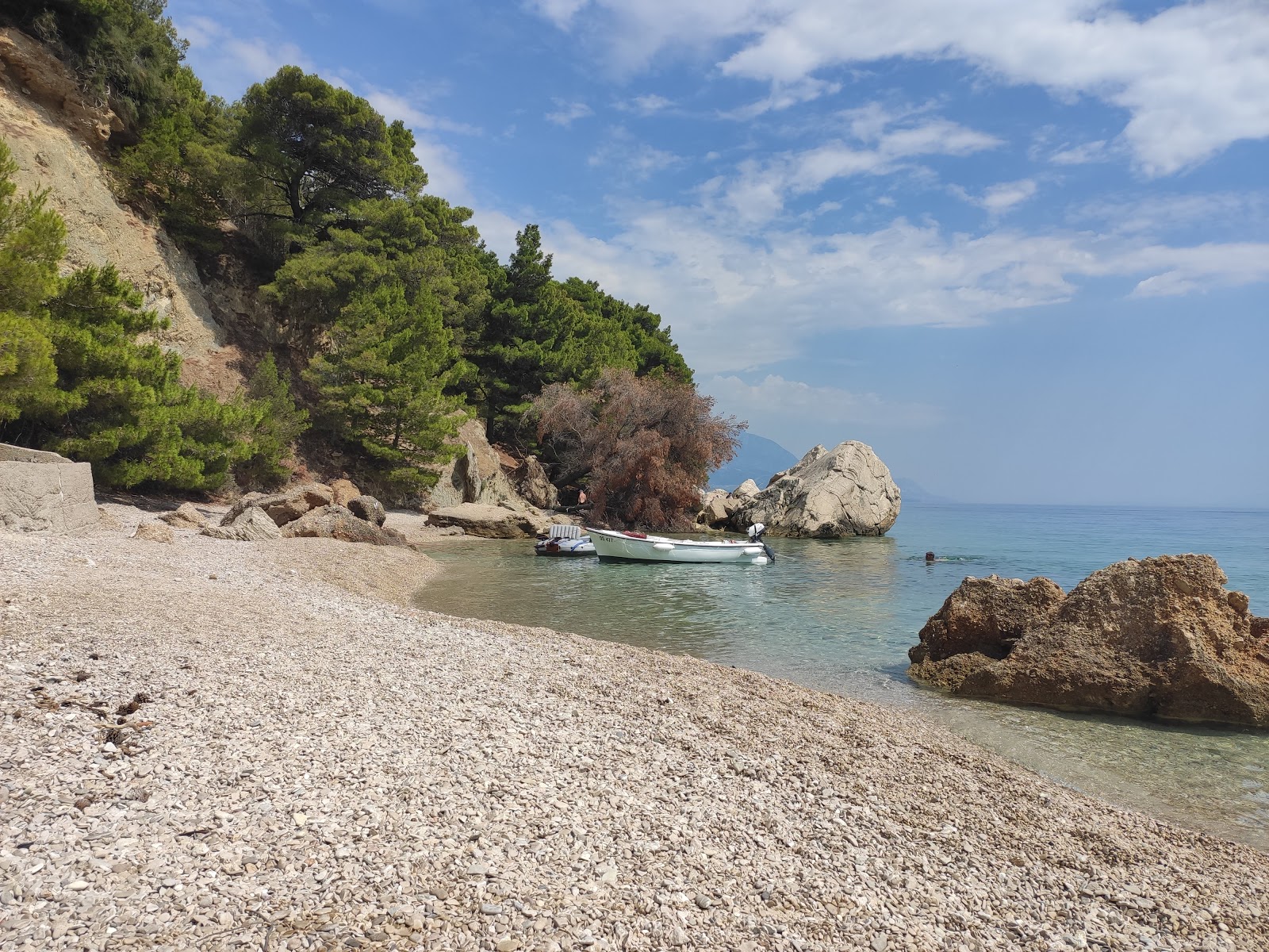 Hidden beach的照片 带有小海湾