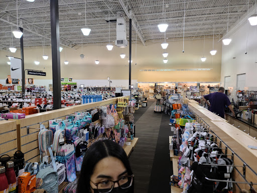DSW Designer Shoe Warehouse, 19075 Interstate 45 N, Shenandoah, TX 77385, USA, 